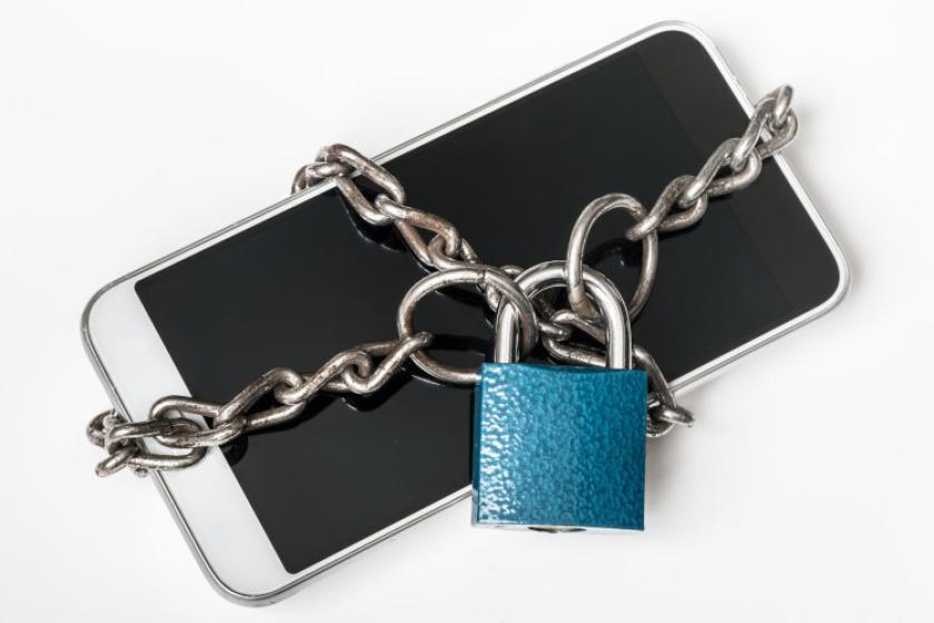 Google möchte Smartphone-Dieben das Leben schwerer machen und führt hierfür den "Identity Check" ein. (Quelle: andriano - 123RF)