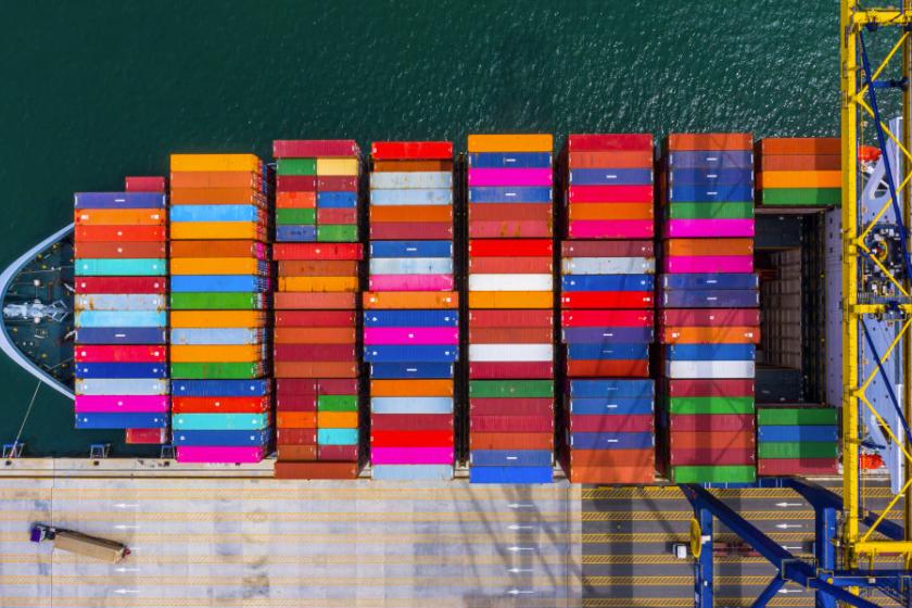 Renaissance der Container-Virtualisierung mit Docker - Container-Terminal  (Quelle: avigatorphotographer - 123RF)