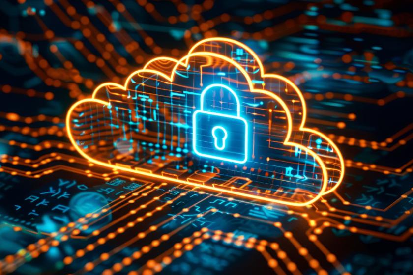 Leuchtendes Wolkensymbol mit Vorhängeschloss auf einer Leiterplatte – symbolisiert Cloud-Sicherheit und Datenschutz.