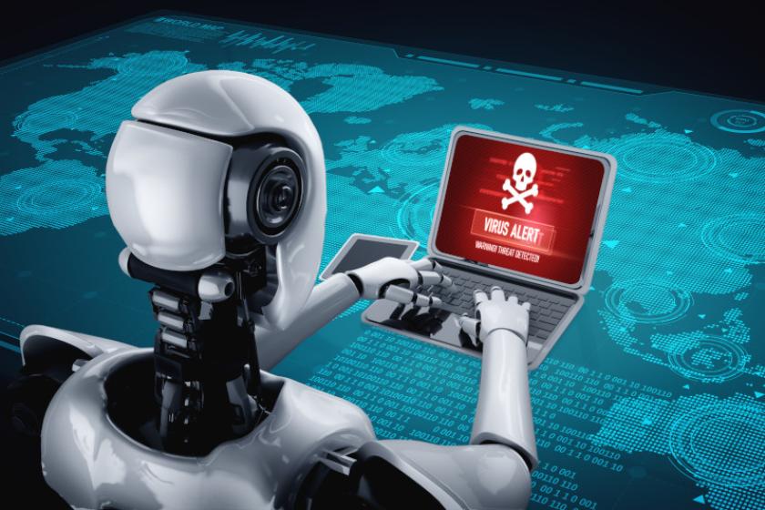 Ein Roboter sitzt an einem Laptop mit einem Virus-Warnhinweis auf dem Biildschirm. Der Laptop steht auf einer digitalen Weltkarte.