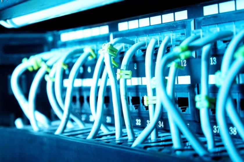 Zwei Größen im Netzwerkbereich fusionieren: HPE übernimmt Juniper Networks für 14 Milliarden Dollar. (Quelle: yupiramos - 123RF)