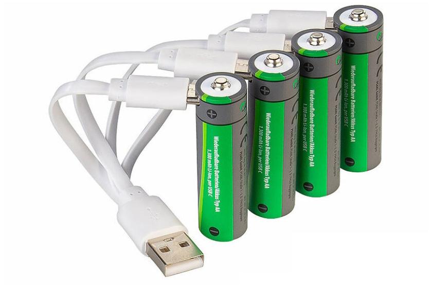 Praktisch – die AA-Akkus mit direktem USB-Anschluss machen ein großes Ladegerät überflüssig.