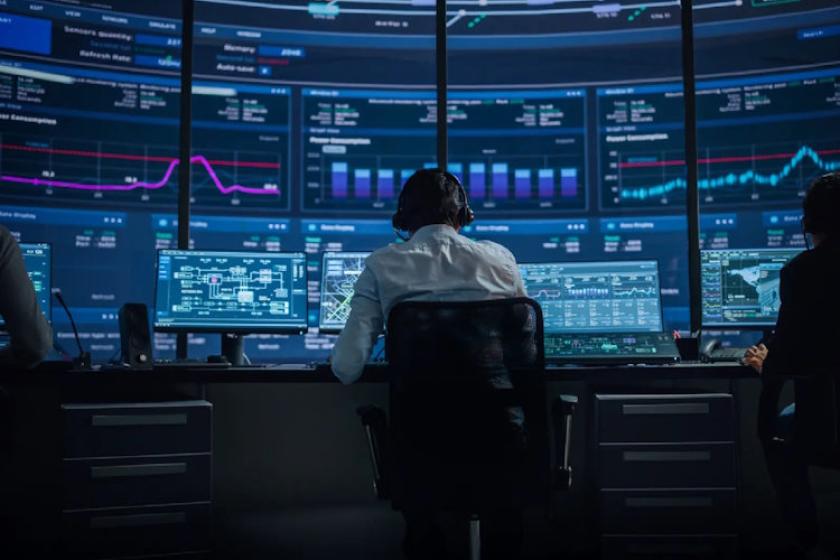 Die Analyse von Sicherheitsvorfällen oder die Prozessautomatisierung sind nur zwei mögliche Anwendungsfälle von generativer KI.