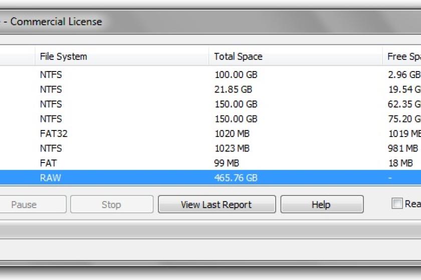 Neben Basisinfos zu den einzelnen Laufwerken lässt DiskFresh den User auswählen, ob er einzelne Disks oder alle aktualisieren möchte.