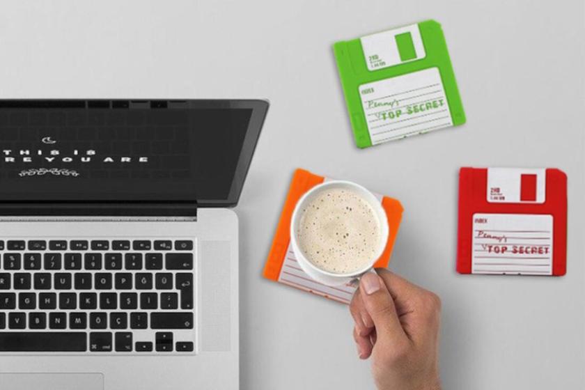 Kaffetasse abstellen ja, ins Notebook schieben nein - die Silikon-Untersetzer bedienen rein nostalgische Gefühle.