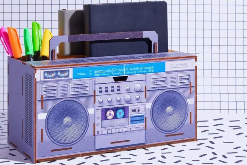 Aufgeräumt, aber alles andere als langweilig ist Ihr Schreibtisch dank des Boom-Box-Organizers. (Quelle: radbag.de)