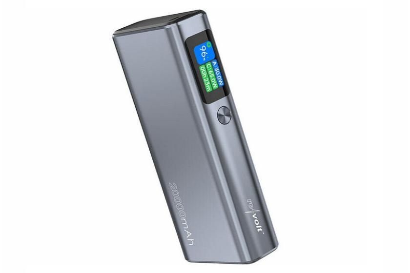 Einen üppigen wie informativen Stromspeicher bietet die revolt-Powerbank. (Quelle: pearl.de)