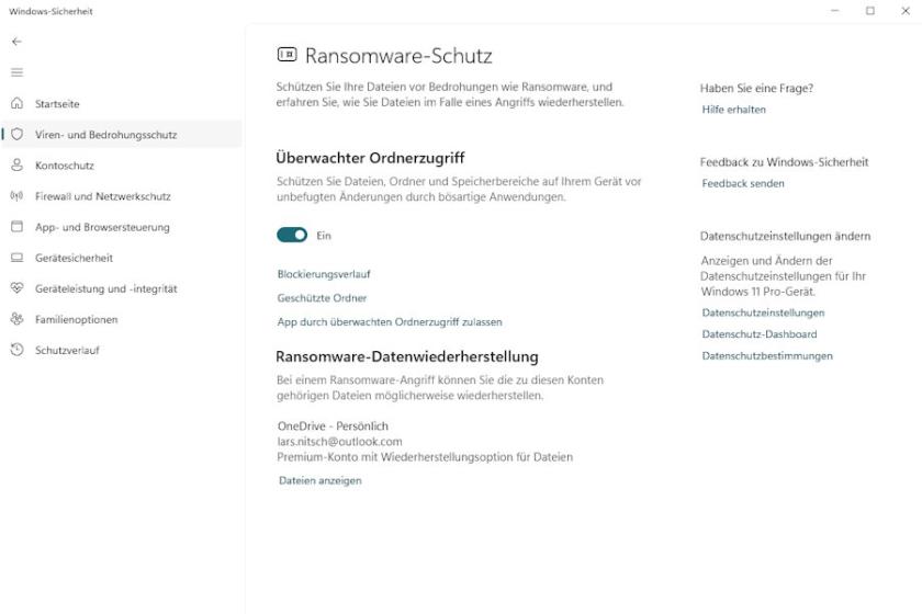 Screenshot der Windows-Sicherheitseinstellungen: Im Bereich Viren- und Bedrohungsschutz ist der überwachte Ordnerzugriff aktiviert, um Dateien, Ordner und Speicherbereiche vor unautorisierten Änderungen durch Ransomware zu schützen.