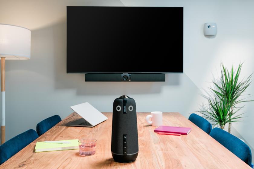 Zertifizierte Kommunikationstechnologien – hier Produkte der Firma Owl Labs – erleichtern die sichere hybride Zusammenarbeit. (Quelle: Owl Labs).