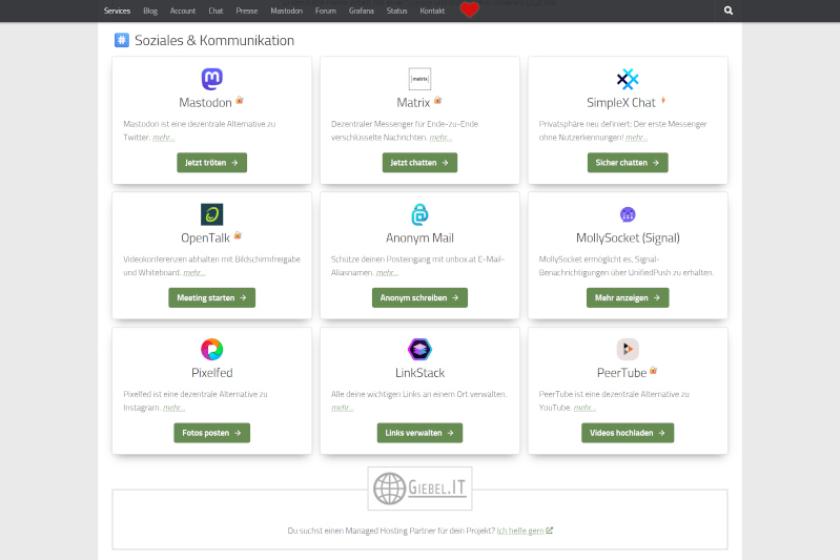 Darstellung der Webseite von adminforge.de mit einer Übersicht an verfügbaren Online-Tools in Form von Kacheln.