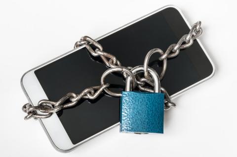 Google möchte Smartphone-Dieben das Leben schwerer machen und führt hierfür den "Identity Check" ein. (Quelle: andriano - 123RF)