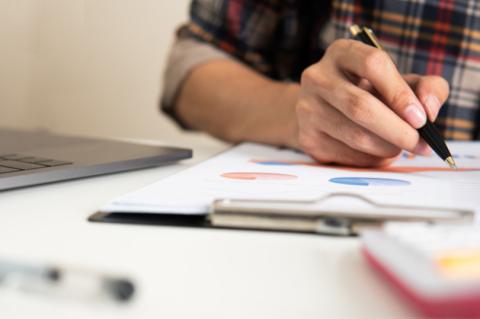 Deskcenter Advisory Connect nutzt vorhandene Inventarisierungsdaten, um Informationen zur Softwareinventarisierung durch zusätzliche Details zu ergänzen. (Quelle: yozayo - 123RF)