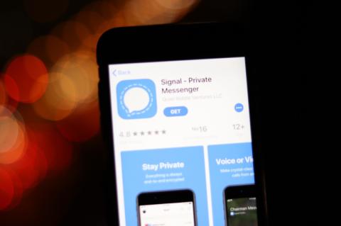 Ab sofort ist die Telefonnummer eines Signal-Nutzers nicht mehr automatisch für alle Chatpartner sichtbar. Nur Personen, die die Nummer bereits im Telefonbuch gespeichert haben, können diese einsehen. (Quelle: deadburnett - 123RF)