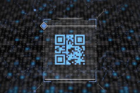 Bild einer Datenverarbeitung mittels QR-Code über sich bewegenden Spalten auf schwarzem Hintergrund.