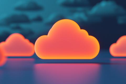Orangefarbene Wolken.