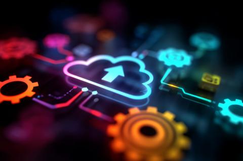 Ein Cloudsymbol mit einem Pfeil darin liegt zwischen Zahnrädern.