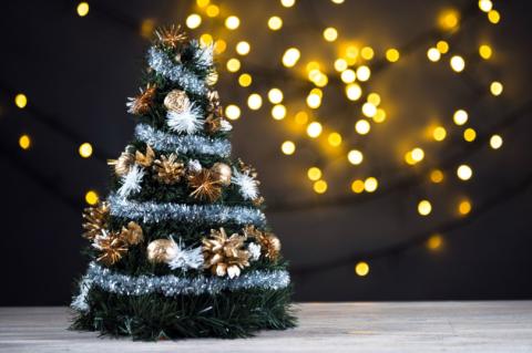 IT-Administrator wünscht ein frohes Fest und einen guten Start ins neue Jahr! (Quelle: skycinema - 123RF)
