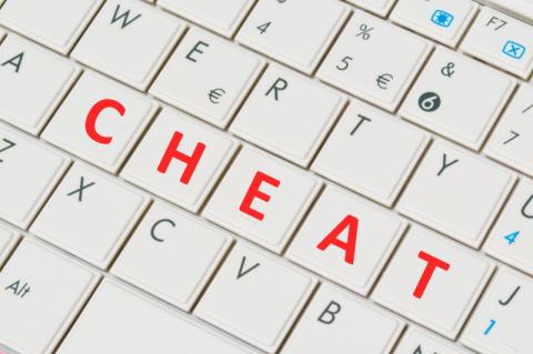 Tastatur mit dem Begriff CHEAT, buchstabiert in Rot auf fünf der Tasten.