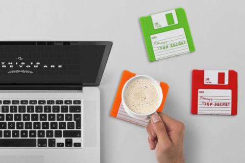 Kaffetasse abstellen ja, ins Notebook schieben nein - die Silikon-Untersetzer bedienen rein nostalgische Gefühle.
