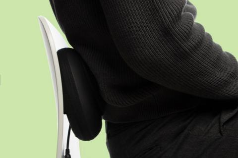 Nach jahrelangem und ergonomisch falschem Sitzen am Schreibtisch meldet sich oft der Rücken. (Quelle: coolstuff.de - 123RF)