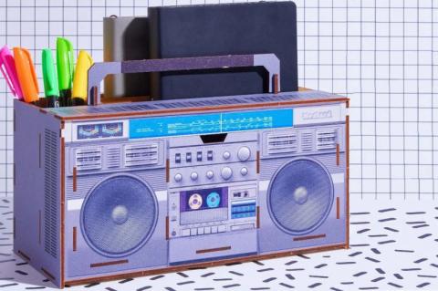 Aufgeräumt, aber alles andere als langweilig ist Ihr Schreibtisch dank des Boom-Box-Organizers. (Quelle: radbag.de)