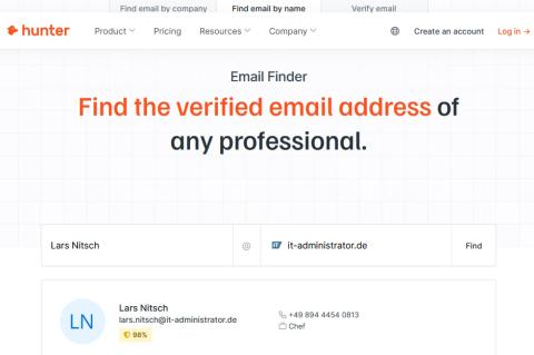 Name und Firma sollten bei "hunter.io" zum Auffinden der gewünschten Person ausreichen.