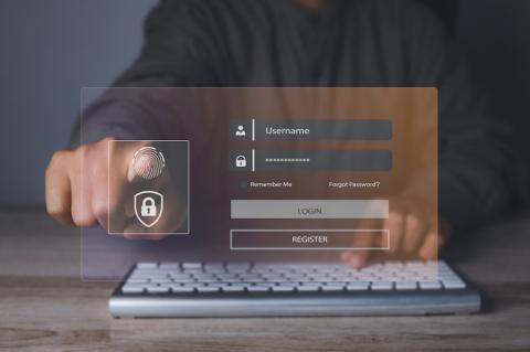 Person tippt auf ein virtuelles Login-Fenster mit Fingerabdrucksymbol über einer Tastatur – Symbolbild für sichere automatische Anmeldung und Sperrbildschirm unter Linux. (Quelle: nuruddean – 123RF)