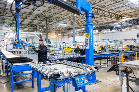 Seine Vision einer KI-gestützten Smart Factory zeigt Microsoft derzeit auf der Hannover Messe. (Quelle: microsoft.com)