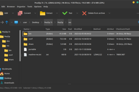 Screenshot im Darkmode der Software PeaZip mit einer Linux-Dateistruktur angezeigt.