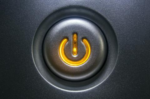 Mit einem PowerShell-Befehl schalten Sie Hyper-V-VMs sicher ab.