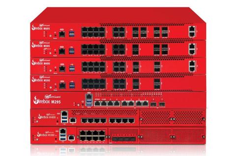 Gestapelte WatchGuard-Firebox-Geräte: oben die neuen Modelle M295 bis M695, unten die bestehenden Firewalls M4800 und M5800 als Teil der Firebox-Serie.