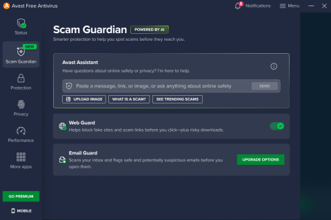 Die dunkel gestaltete Benutzeroberfläche von Scam Guardian mit einem Eingabefeld für Fragen an die integrierte KI.