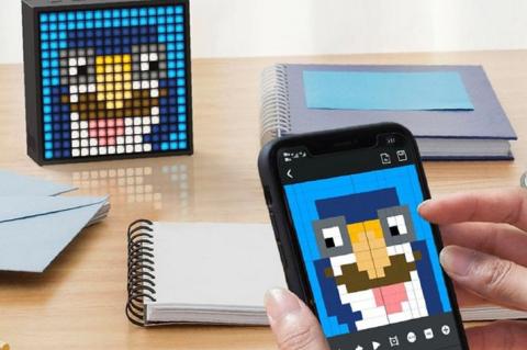 Die Pixel TimeBox ist ein echter Hingucker auf dem Schreibtisch. (Quelle: monsterzeug.de)