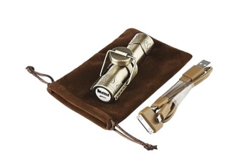 Ein Hingucker: Die Powerbank im Steampunk-Design.